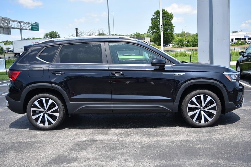 Volkswagen Taos Vehicle Image 05