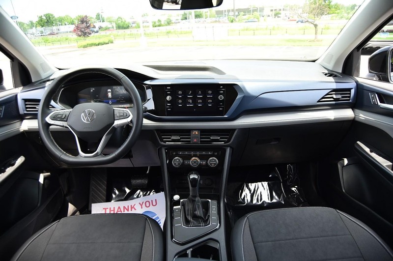 Volkswagen Taos Vehicle Image 08