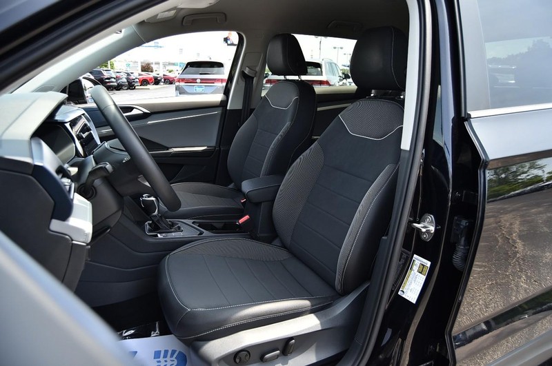 Volkswagen Taos Vehicle Image 20