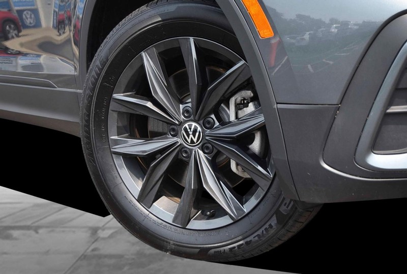 Volkswagen Tiguan Vehicle Image 03