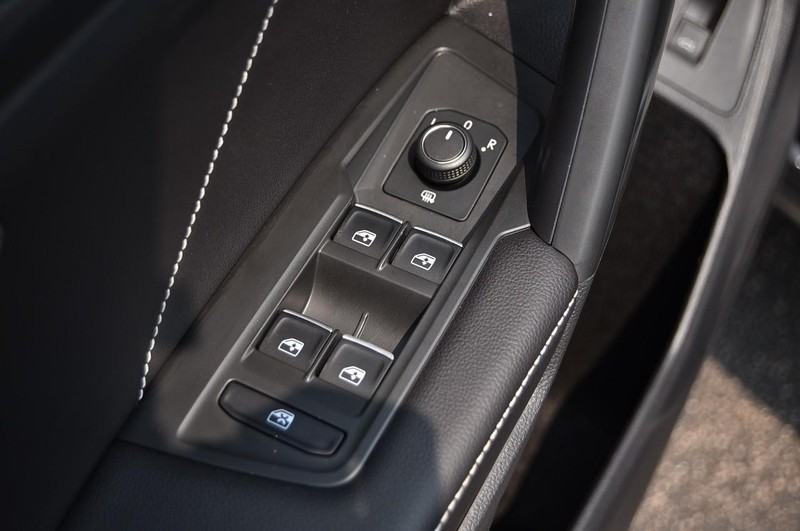 Volkswagen Tiguan Vehicle Image 08