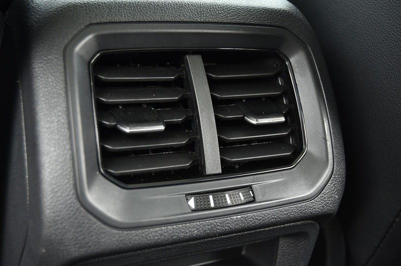 Volkswagen Tiguan Vehicle Image 25