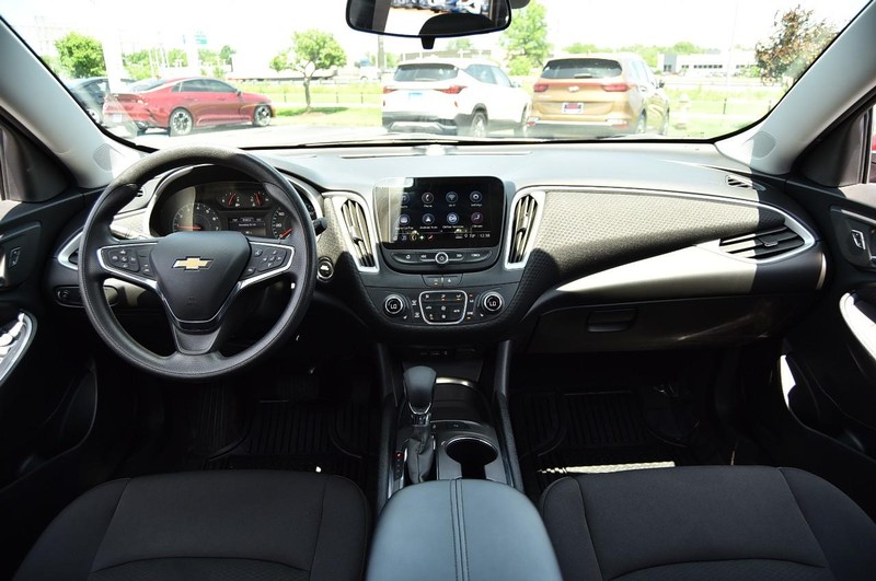 Chevrolet Malibu Vehicle Image 07