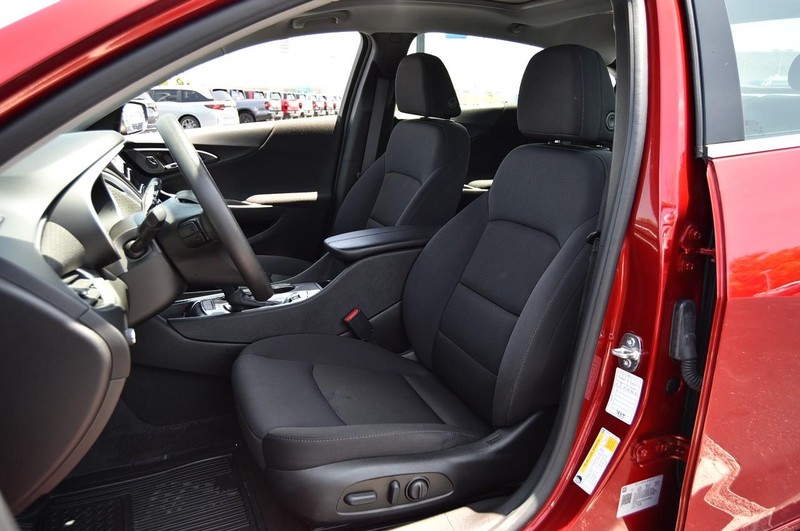 Chevrolet Malibu Vehicle Image 18