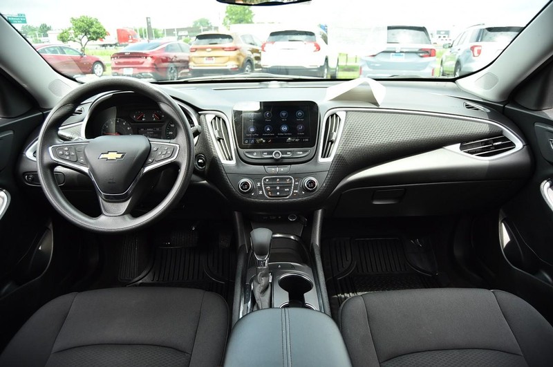Chevrolet Malibu Vehicle Image 08
