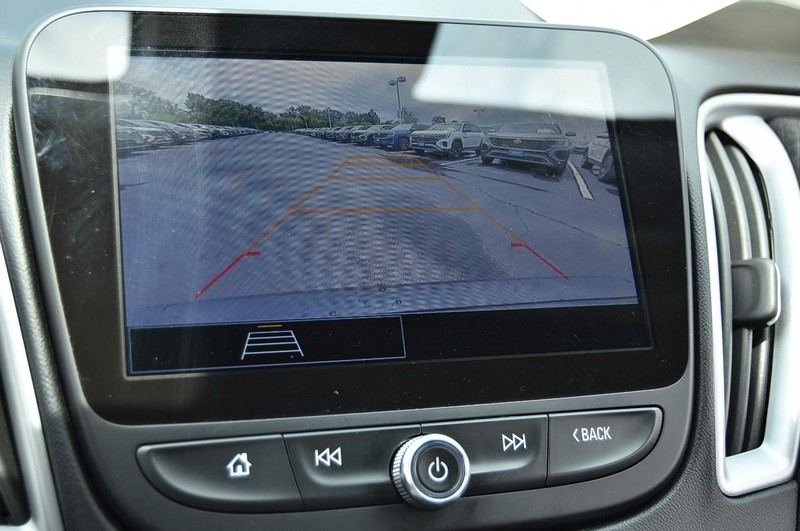 Chevrolet Malibu Vehicle Image 12