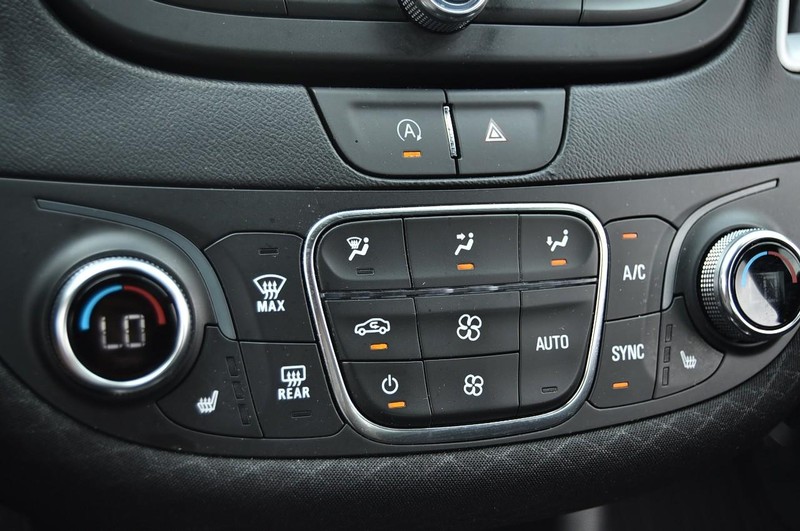 Chevrolet Malibu Vehicle Image 14