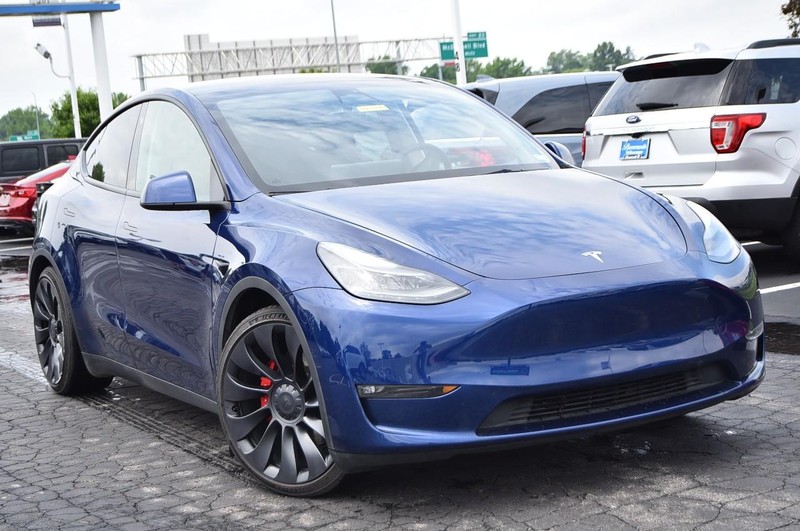 Tesla Model Y Vehicle Image 02