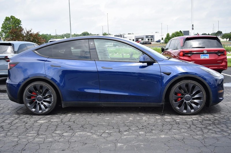 Tesla Model Y Vehicle Image 05