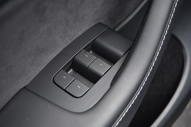 Tesla Model Y Vehicle Image 09