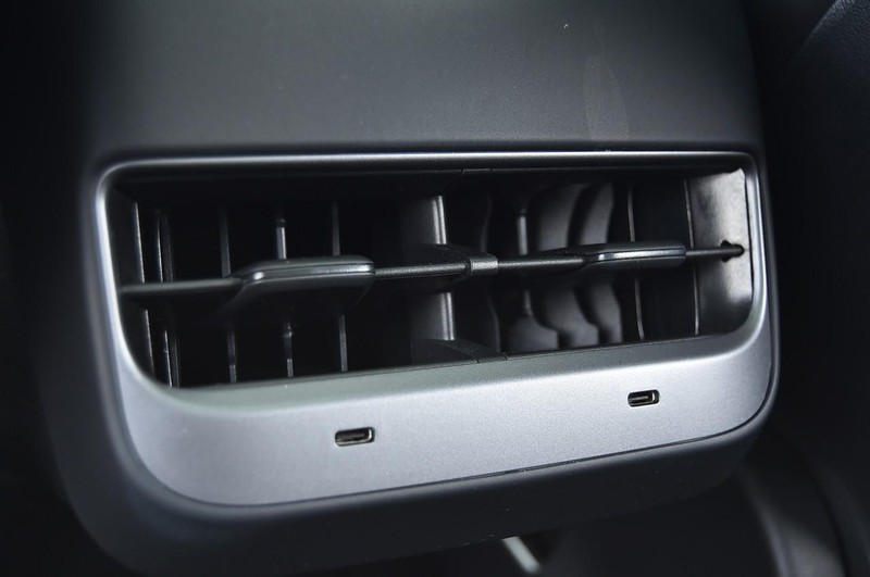 Tesla Model Y Vehicle Image 20