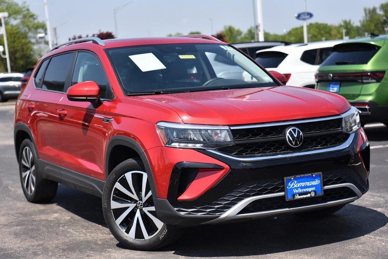 Volkswagen Taos Vehicle Image 02