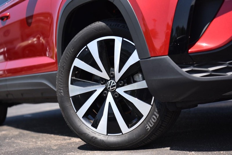 Volkswagen Taos Vehicle Image 03
