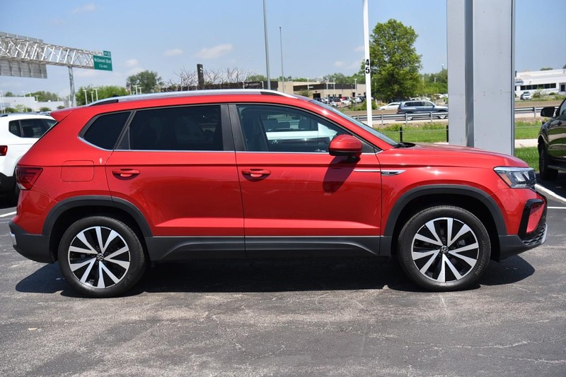 Volkswagen Taos Vehicle Image 05