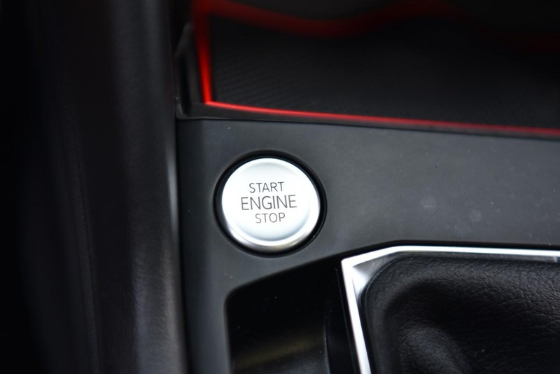 Volkswagen Taos Vehicle Image 18