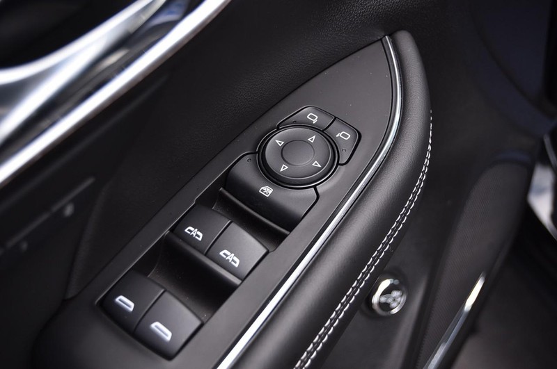 Buick Envision Vehicle Image 09