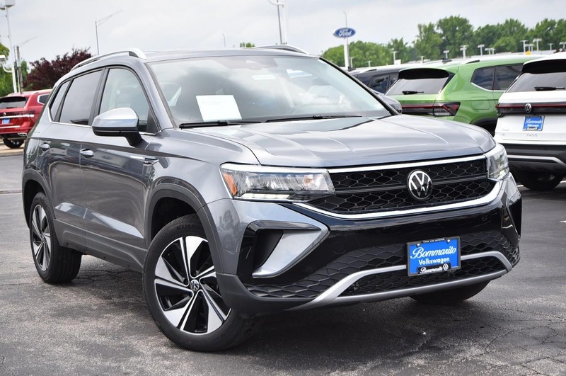 Volkswagen Taos Vehicle Image 02