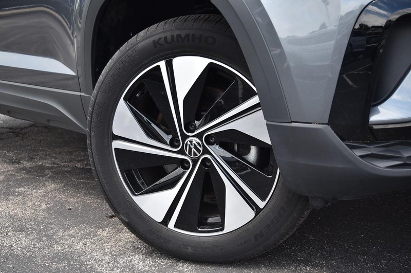 Volkswagen Taos Vehicle Image 03