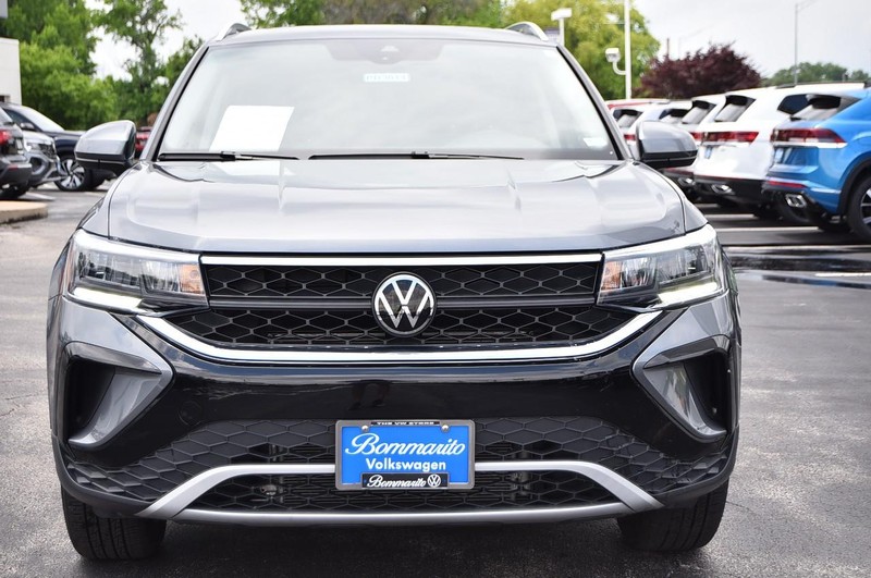 Volkswagen Taos Vehicle Image 04
