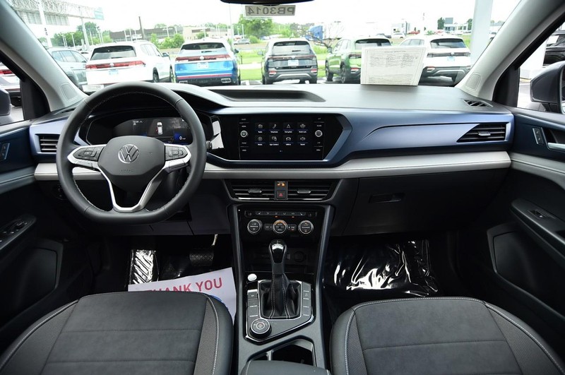 Volkswagen Taos Vehicle Image 08