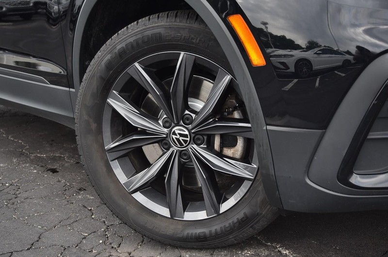 Volkswagen Tiguan Vehicle Image 03