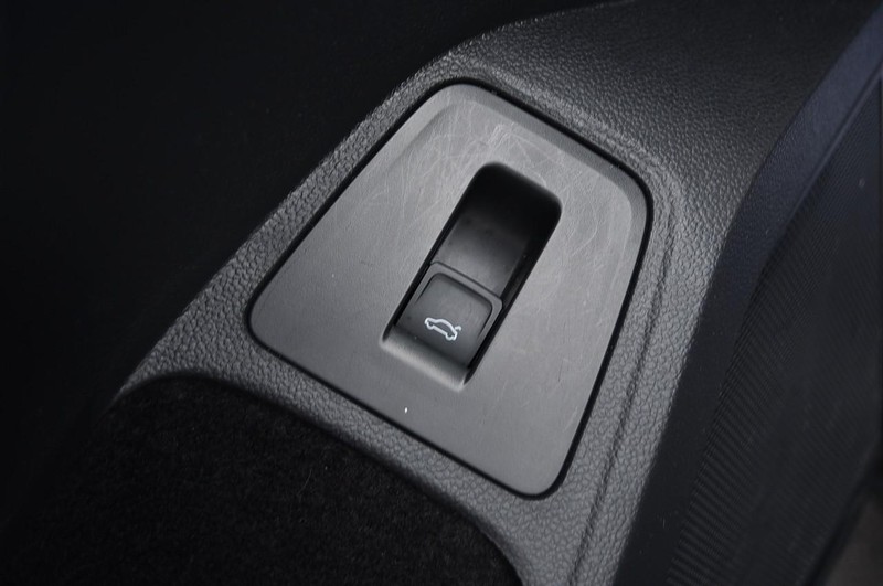 Volkswagen Tiguan Vehicle Image 10