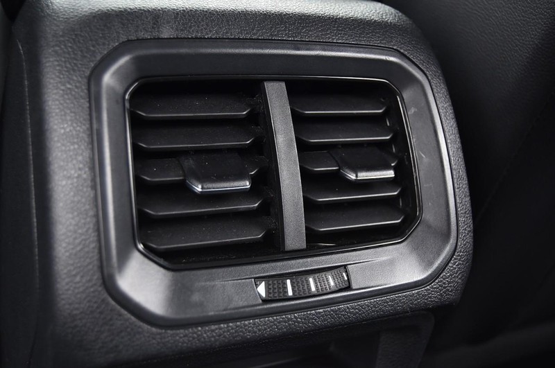 Volkswagen Tiguan Vehicle Image 25