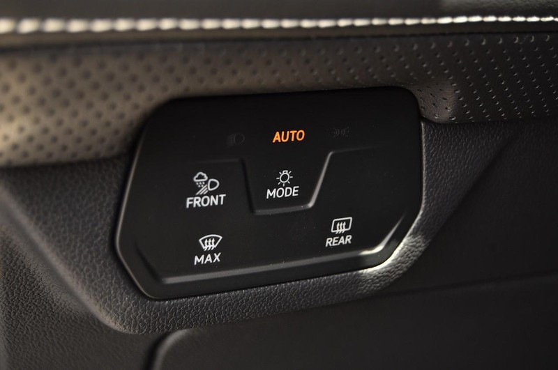 Volkswagen Atlas Cross Sport Vehicle Image 11