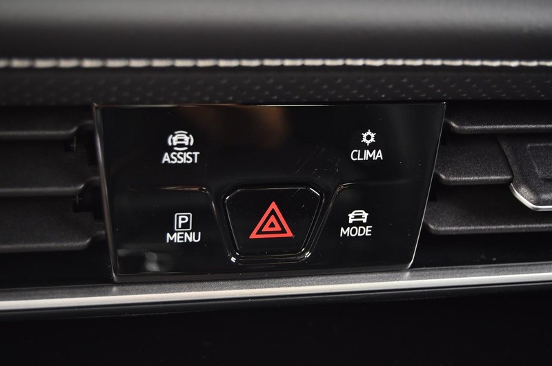 Volkswagen Atlas Cross Sport Vehicle Image 15