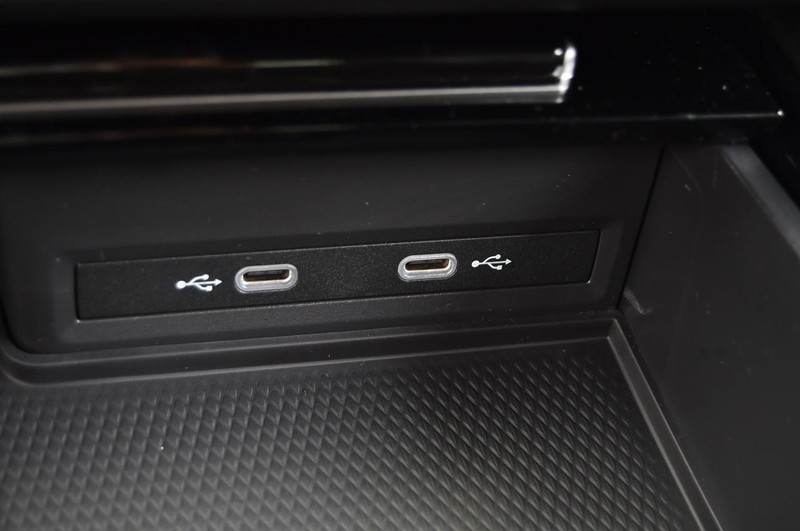 Volkswagen Atlas Cross Sport Vehicle Image 16