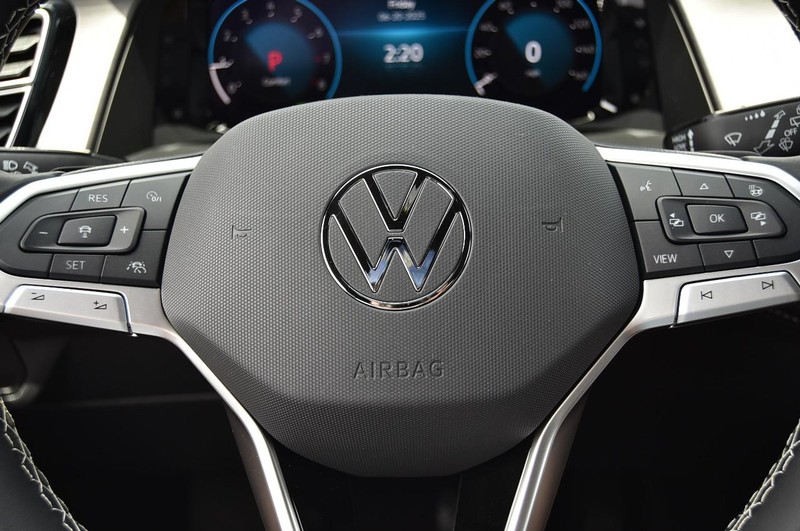 Volkswagen Atlas Cross Sport Vehicle Image 18