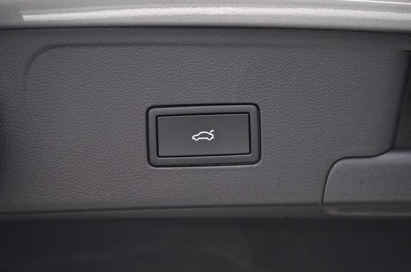 Volkswagen Atlas Cross Sport Vehicle Image 26