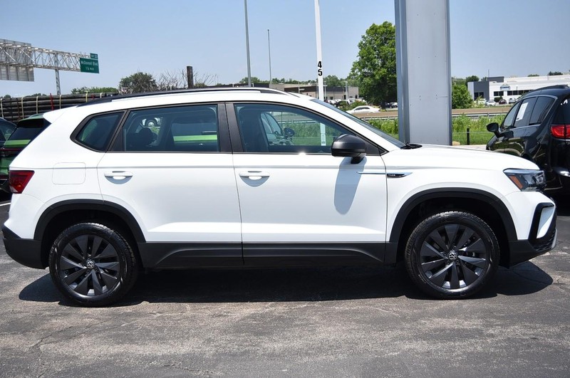 Volkswagen Taos Vehicle Image 05