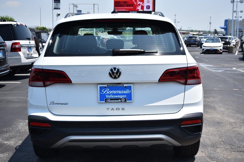 Volkswagen Taos Vehicle Image 06