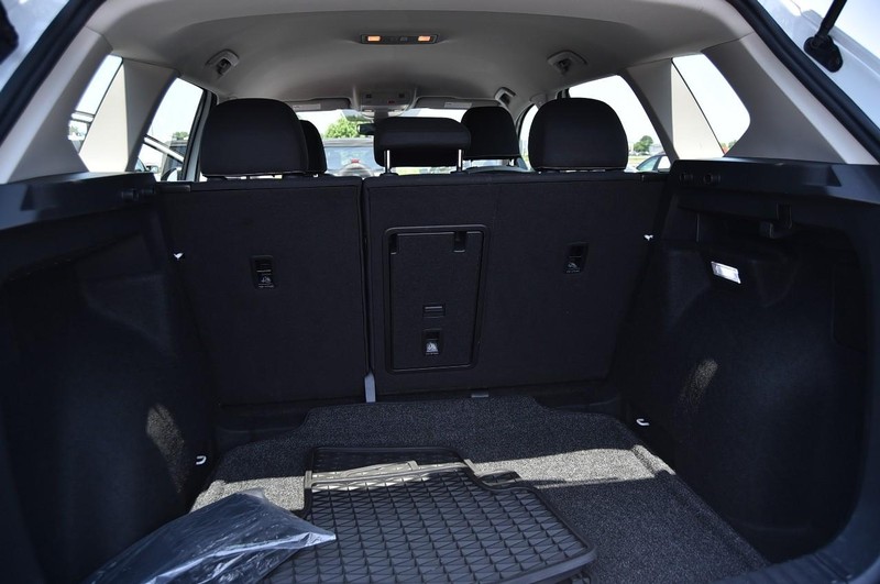Volkswagen Taos Vehicle Image 24