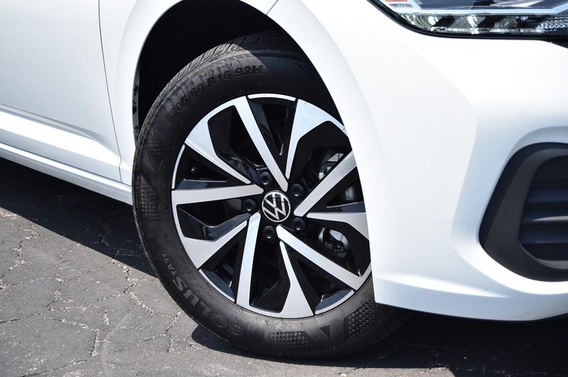 Volkswagen Jetta Vehicle Image 03