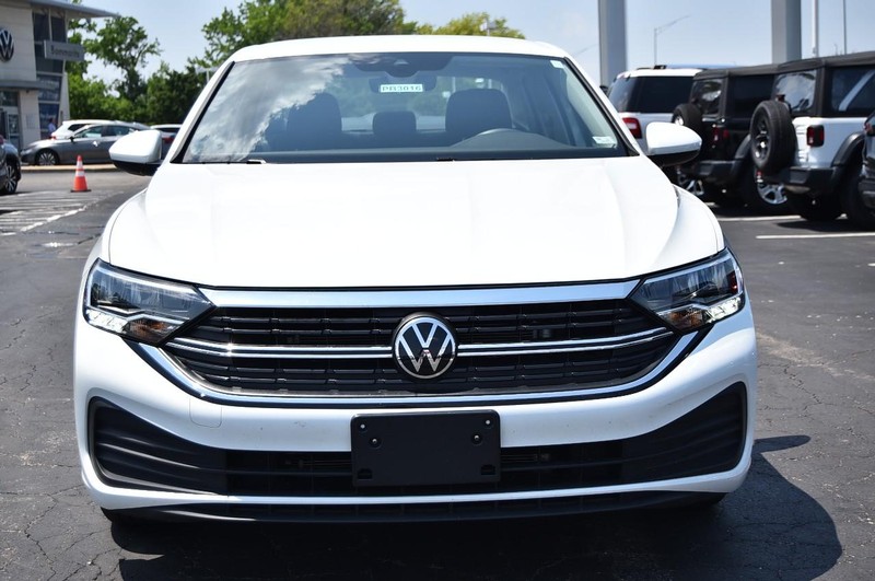 Volkswagen Jetta Vehicle Image 04