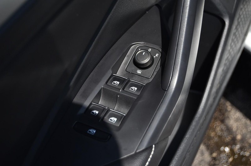 Volkswagen Jetta Vehicle Image 09