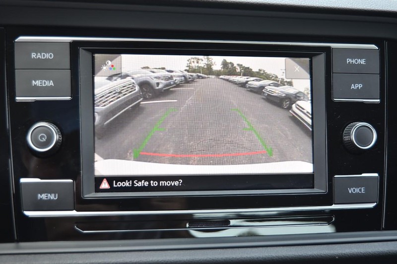Volkswagen Jetta Vehicle Image 14