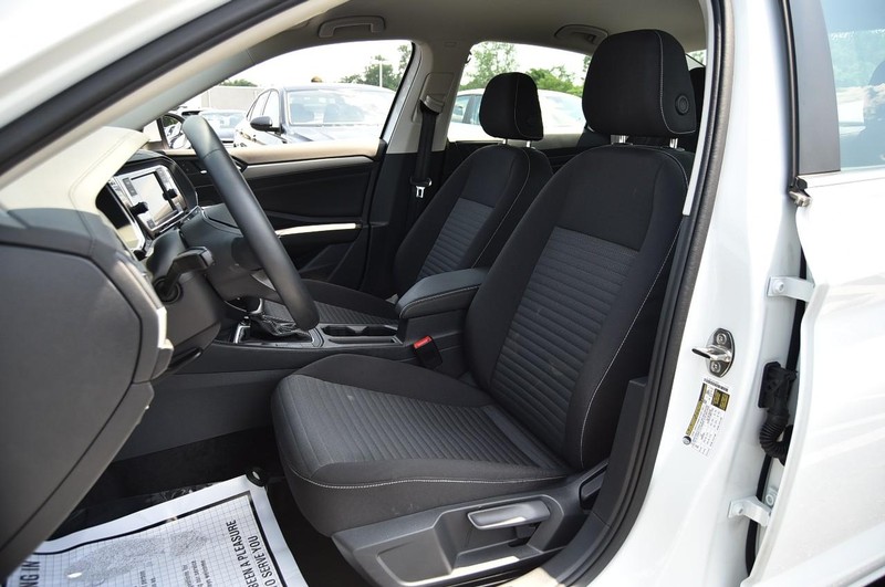 Volkswagen Jetta Vehicle Image 20