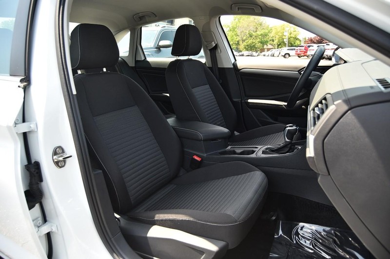 Volkswagen Jetta Vehicle Image 21