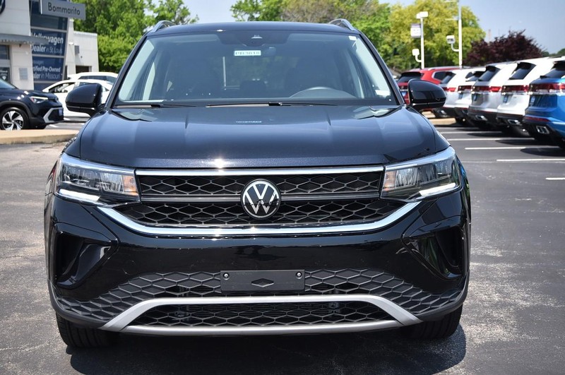 Volkswagen Taos Vehicle Image 04