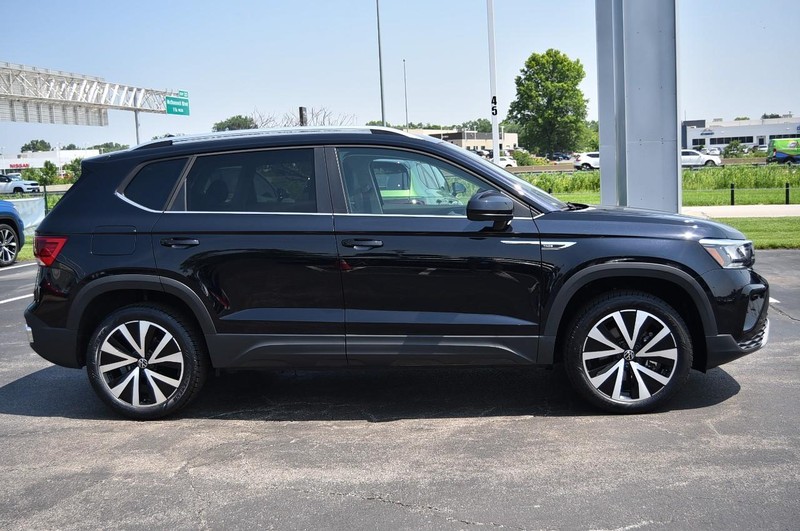 Volkswagen Taos Vehicle Image 05