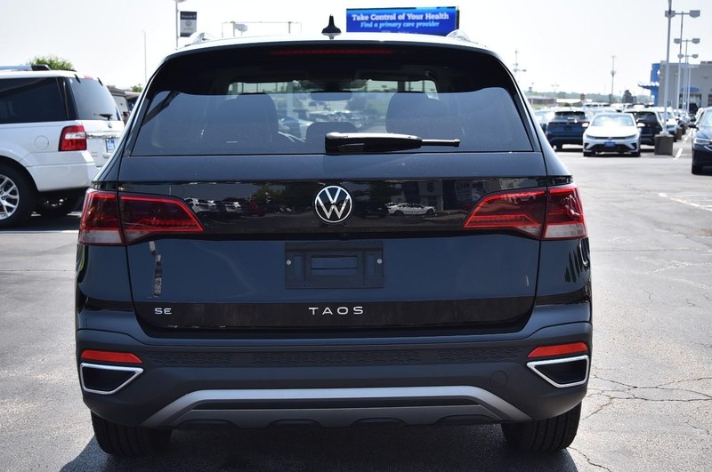 Volkswagen Taos Vehicle Image 06