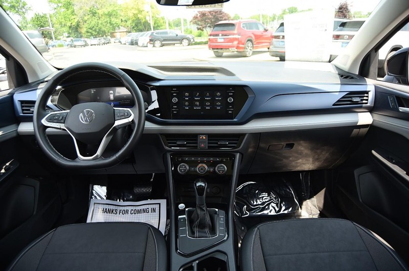 Volkswagen Taos Vehicle Image 08