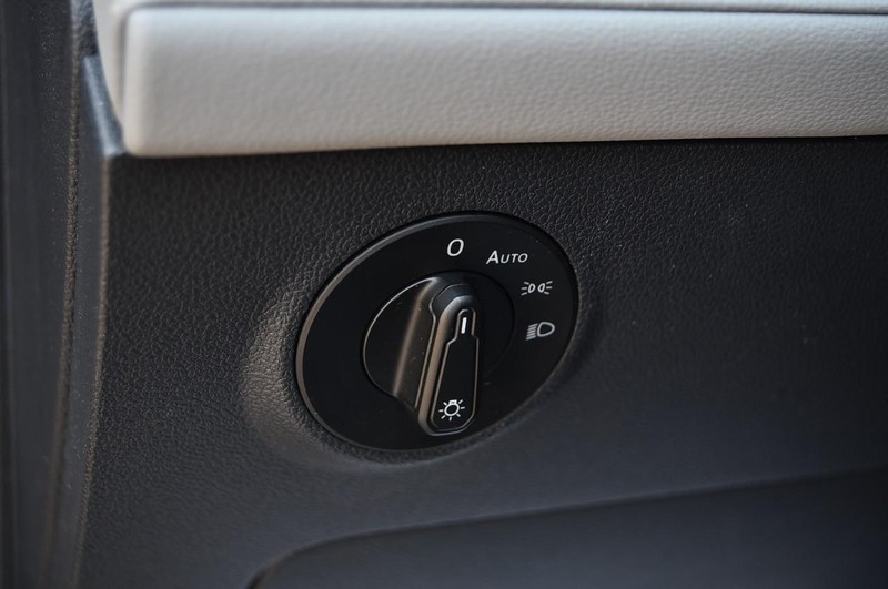 Volkswagen Taos Vehicle Image 12