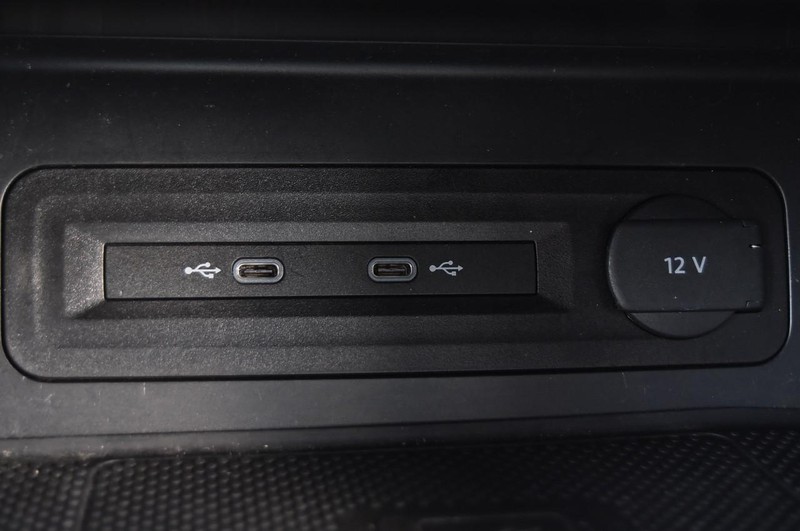 Volkswagen Atlas Cross Sport Vehicle Image 17