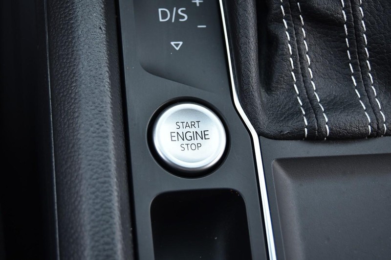 Volkswagen Atlas Cross Sport Vehicle Image 18