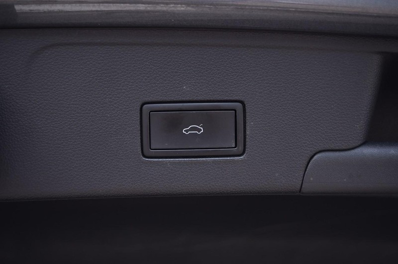 Volkswagen Atlas Cross Sport Vehicle Image 26