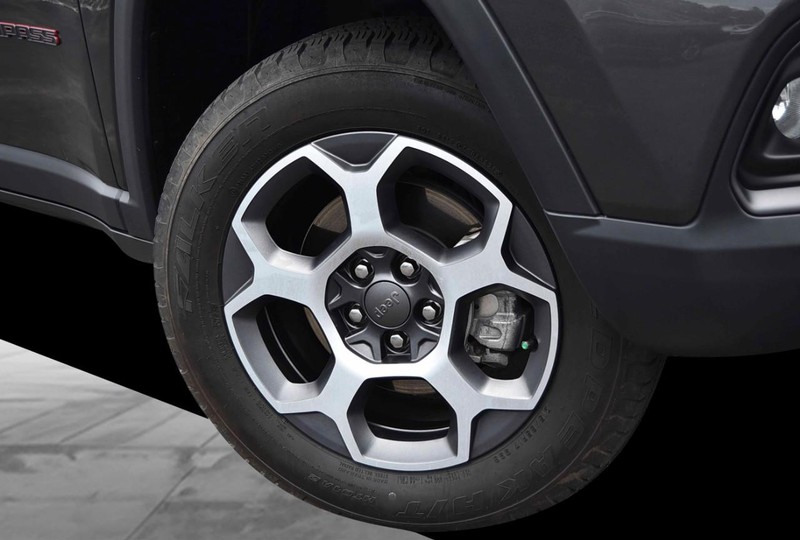 Jeep Compass Vehicle Image 03
